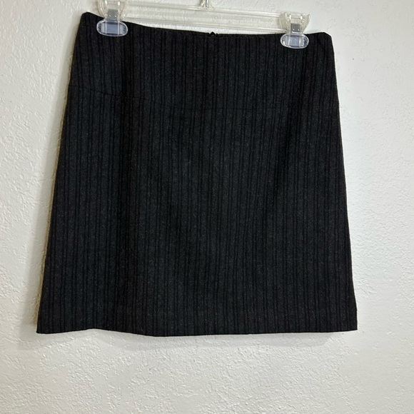 Banana Republic Dark Gray Ribbed Mini Skirt Size 2 - Picture 7 of 9
